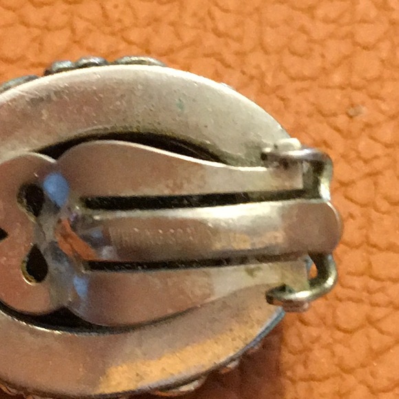 Whiting and Davis Cameo Brooch and Earrings - Picture 4 of 4